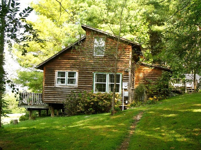 Broadwing Farm Cabins are the perfect place to stay to experience the hot springs water in North Carolina.