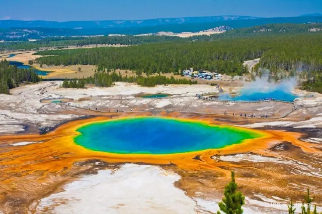 If you're looking to get away from it all and commune with nature, there's no better place to do it than Yellowstone National Park.