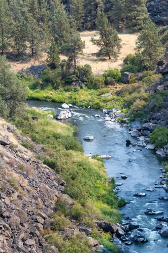The Jordan Valley in Oregon is home to the Three Forks Warm Springs, which are a series of three hot springs that flow into the Donner und Blitzen River.