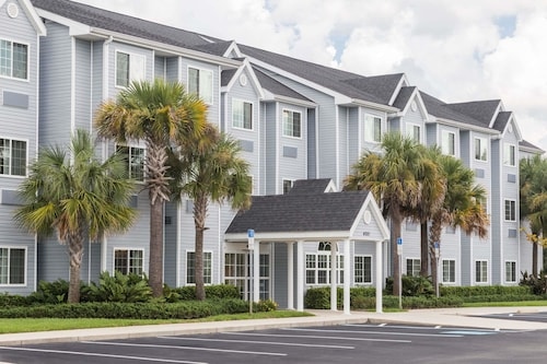 There are many accommodation options in and around Spring Hill, Florida.